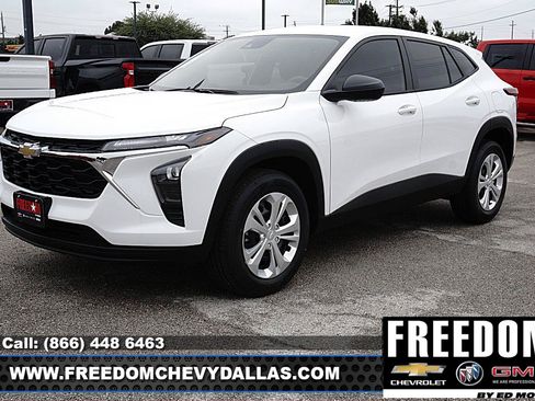 New 2026 Chevrolet Trax LS FWD image 3