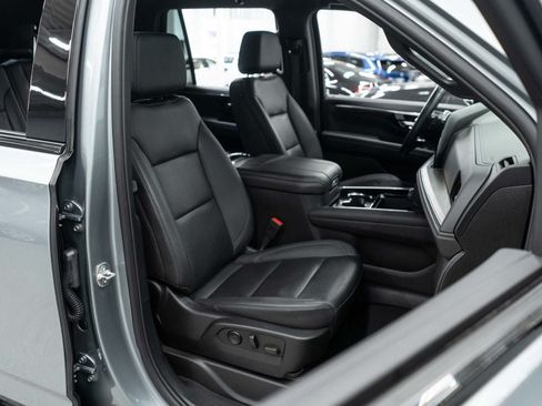 Used 2025 Chevrolet Tahoe Z71 AWD/4WD image 10
