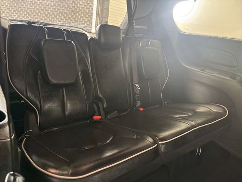 Used 2025 Chrysler Pacifica Limited FWD image 25