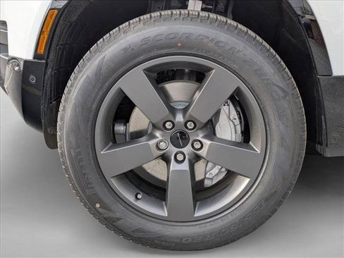 Used 2026 Land Rover Defender 110 X-Dynamic SE AWD/4WD image 10