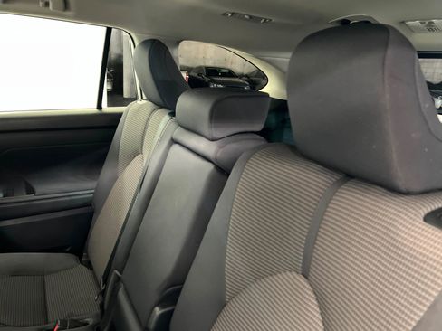 Used 2022 Toyota Highlander LE image 21