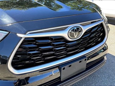 Used 2021 Toyota Highlander XLE FWD image 27