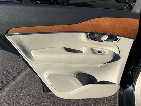 Used 2022 Volvo XC90 T5 Momentum w/ Advanced Package image 22