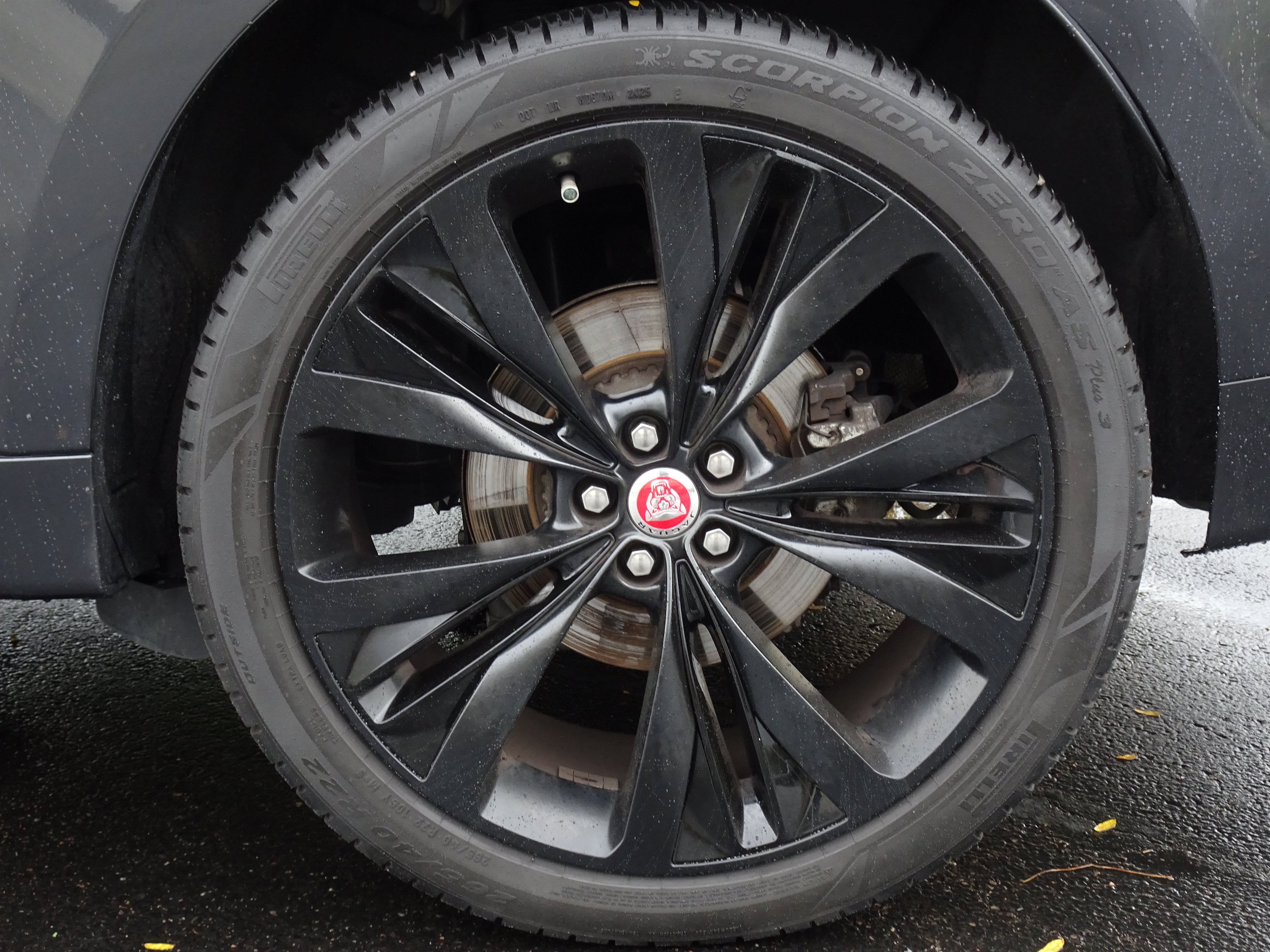 Certified 2023 Jaguar F-PACE R-Dynamic S AWD/4WD image 33