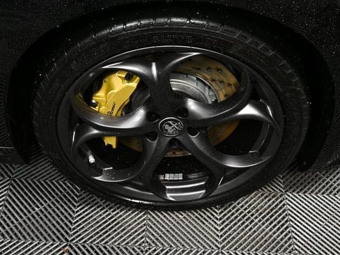 Used 2024 Alfa Romeo Giulia Quadrifoglio image 5