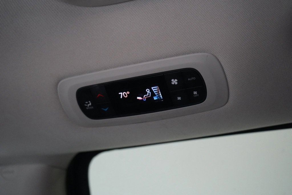 Used 2023 Chrysler Pacifica Touring-L FWD image 32