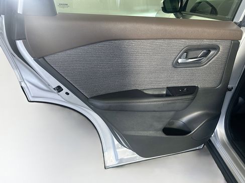 Used 2023 Nissan Rogue SV AWD/4WD image 25