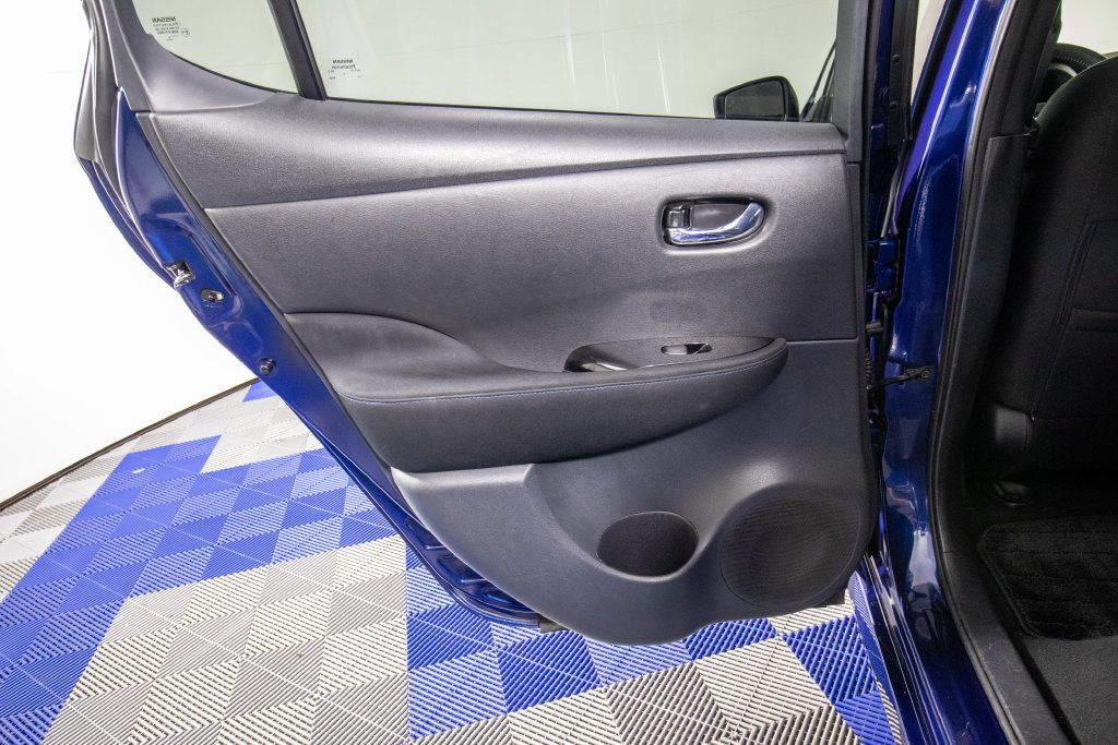 Used 2019 Nissan Leaf SV w/ SV Technology Package FWD image 14