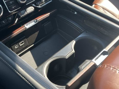 Used 2024 GMC Yukon Denali Ultimate image 34