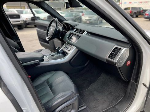 Used 2015 Land Rover Range Rover Sport SE image 25