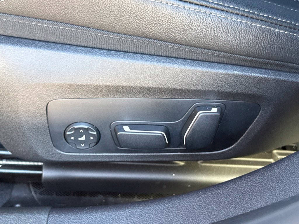 Used 2026 BMW 330i Sedan w/ Premium Package RWD image 21