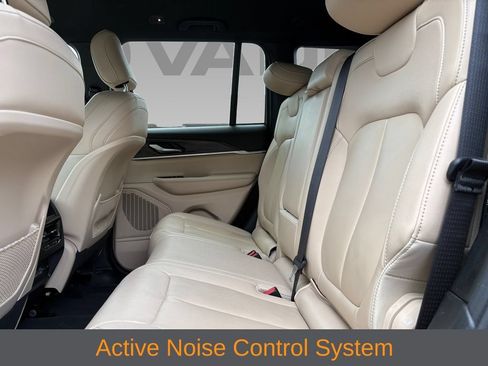 Used 2023 Jeep Grand Cherokee Limited AWD/4WD image 4