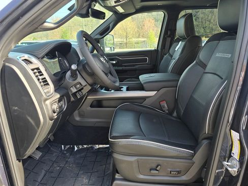 New 2026 RAM 2500 Laramie AWD/4WD image 4