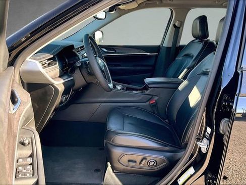 Used 2023 Jeep Grand Cherokee Limited w/ Black Appearance Package image 24