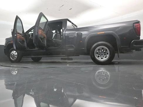 Used 2024 GMC Sierra 3500 Denali Ultimate AWD/4WD image 61