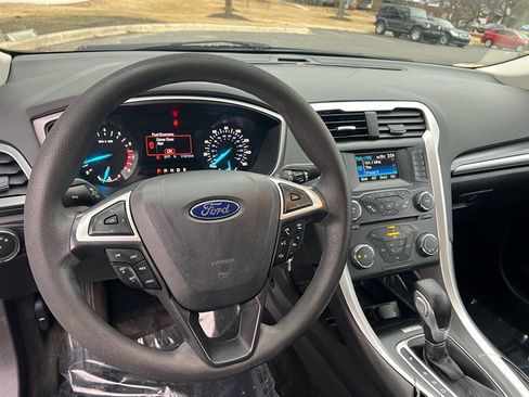 Used 2014 Ford Fusion SE image 19