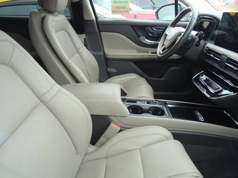 Used 2024 Lincoln Corsair Reserve w/ Equipment Group 202A image 9