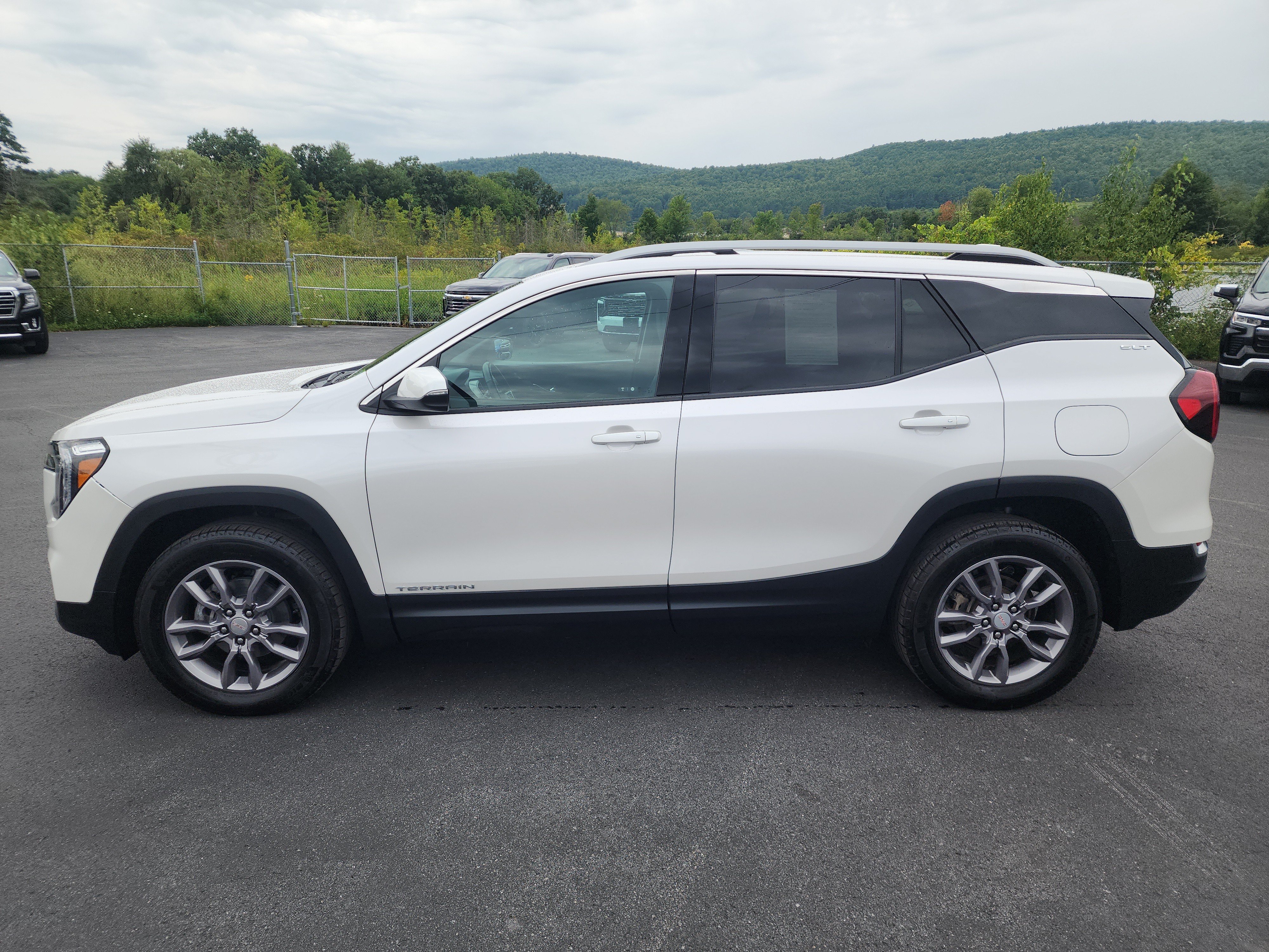 Certified 2024 GMC Terrain SLT w/ Infotainment Package II AWD/4WD image 5