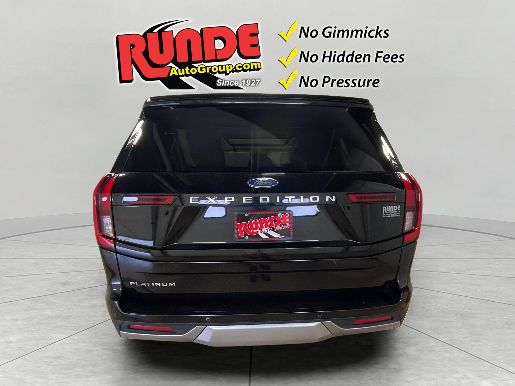 Used 2025 Ford Expedition Platinum w/ Driver's Package AWD/4WD image 5