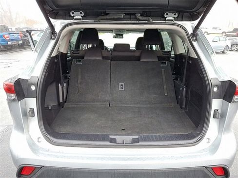 Used 2024 Toyota Highlander LE image 29