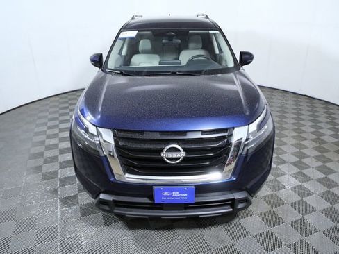 Used 2024 Nissan Pathfinder SV image 3