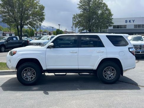 Used 2019 Toyota 4Runner TRD Off-Road Premium AWD/4WD image 15