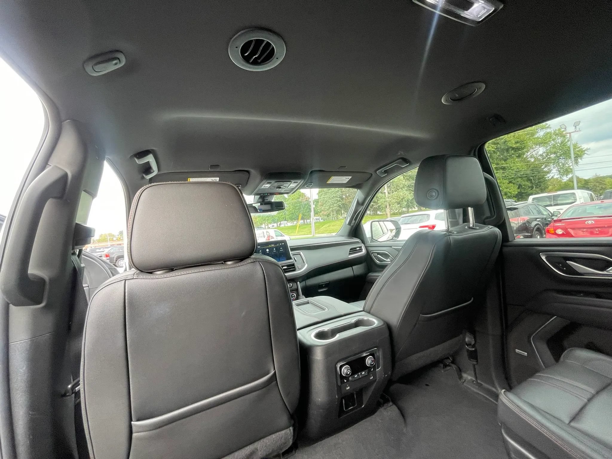 Used 2022 Chevrolet Tahoe RST w/ Luxury Package AWD/4WD image 38