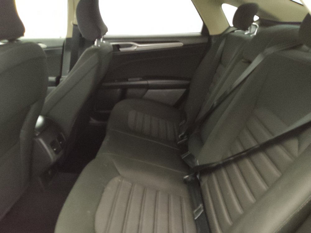 Used 2019 Ford Fusion SE FWD image 18