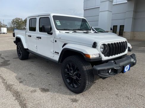 Used 2024 Jeep Gladiator Sport image 7