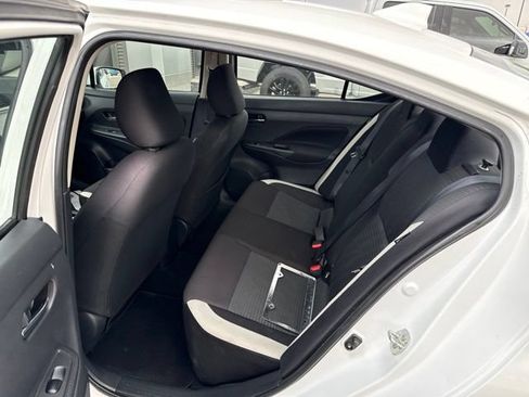 Used 2022 Nissan Versa SV FWD image 8