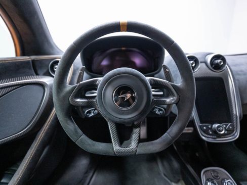Used 2019 McLaren 600LT RWD image 10