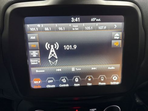 Used 2021 Jeep Renegade Limited image 18