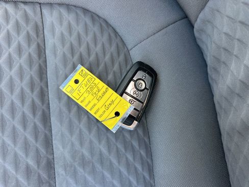 Used 2022 Ford Escape SE w/ SE Sport Appearance Package image 36