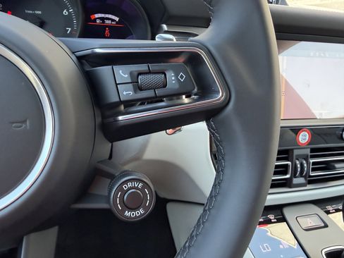 New 2026 Porsche Macan image 33