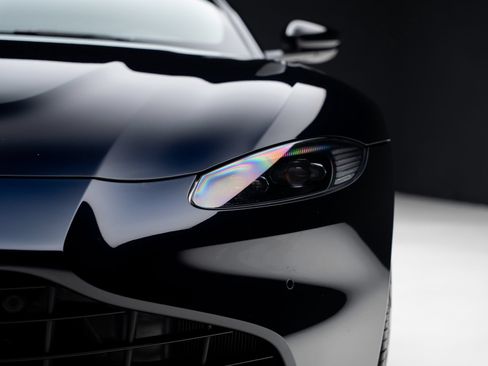 Used 2023 Aston Martin V8 Vantage Coupe RWD image 9