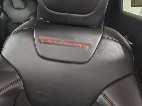 Used 2020 Jeep Cherokee Trailhawk AWD/4WD image 20