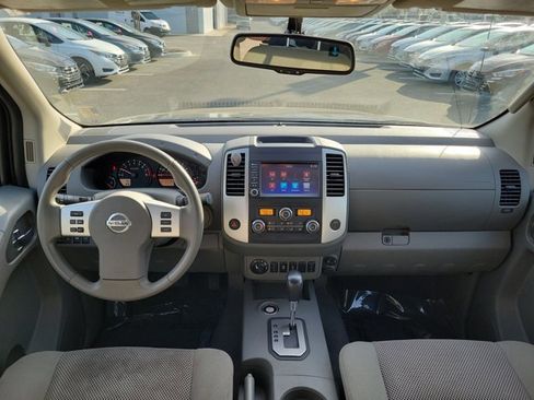 Used 2020 Nissan Frontier SV image 9