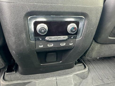 Used 2023 GMC Yukon Denali Ultimate image 13