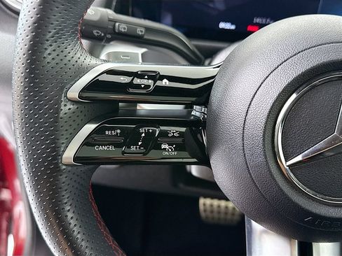 Used 2024 Mercedes-Benz GLB 250 image 11