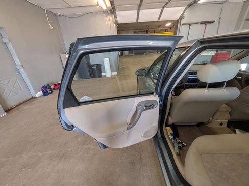 Used 2003 Saturn L-Series L200 FWD image 24