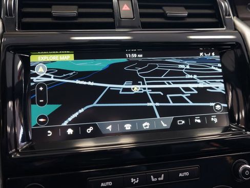 Used 2020 Land Rover Discovery HSE image 10