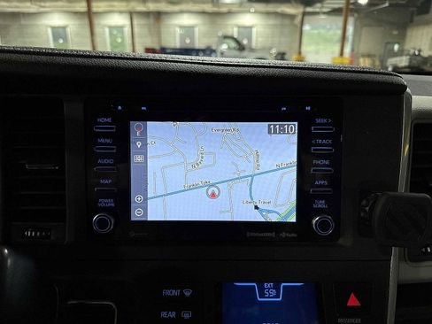 Used 2018 Toyota Sienna XLE w/ XLE Navigation Package image 21