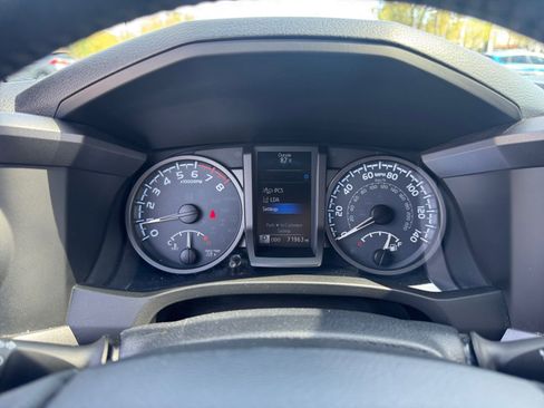 Used 2018 Toyota Tacoma TRD Off-Road image 10