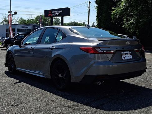 Used 2025 Toyota Camry SE FWD image 4
