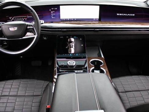 Used 2025 Cadillac Escalade ESV Sport Platinum w/ LPO, ONYX Package image 21