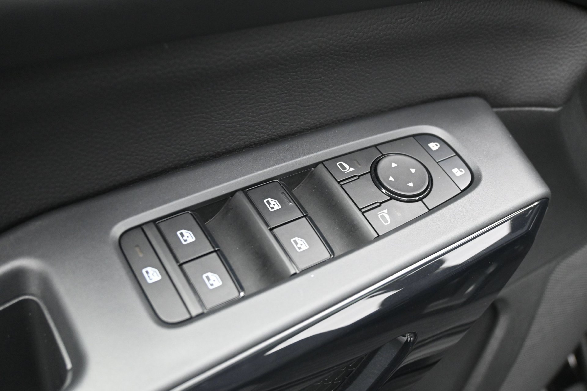Used 2025 Nissan Pathfinder SV w/ SV Premium Package AWD/4WD image 20