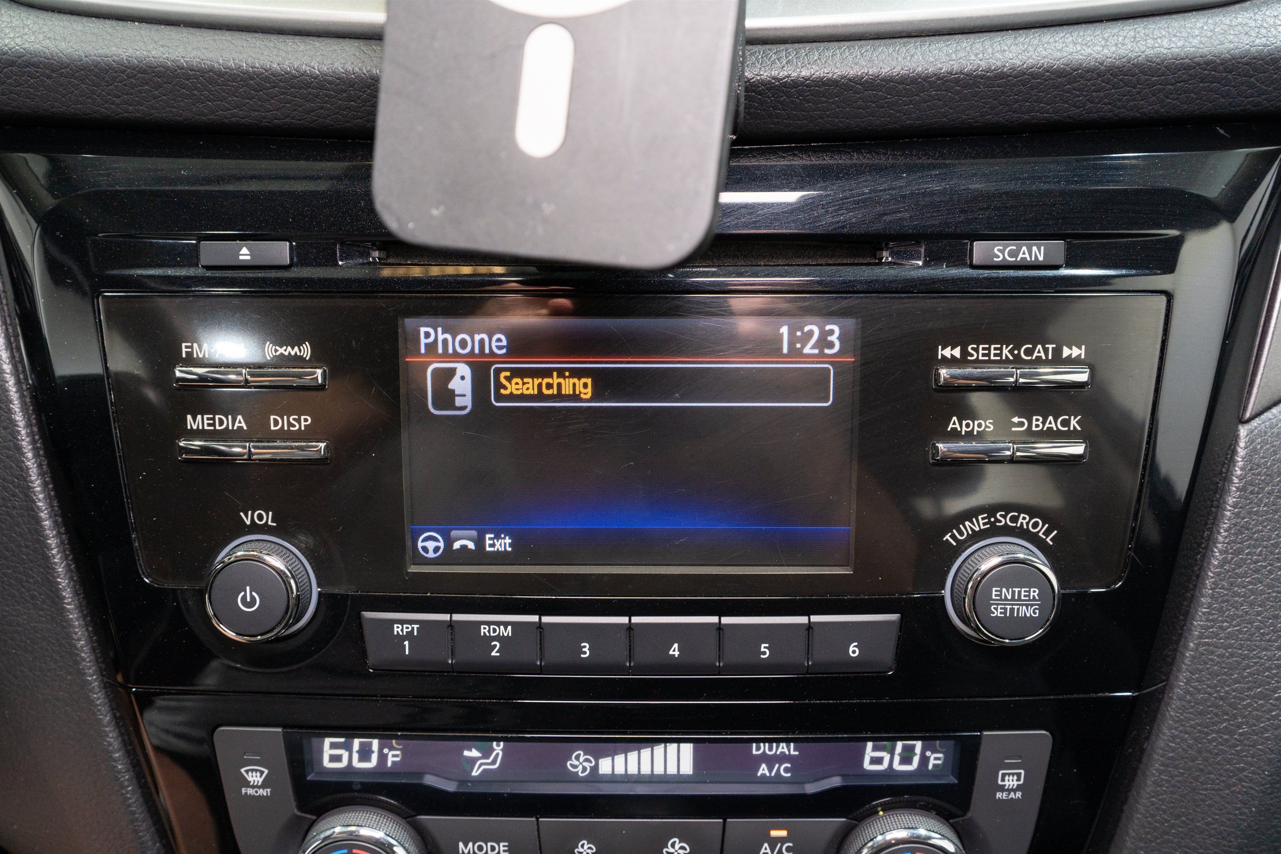 Used 2016 Nissan Rogue SV AWD/4WD image 15