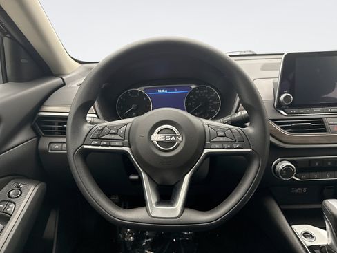 Used 2024 Nissan Altima 2.5 SV FWD image 12