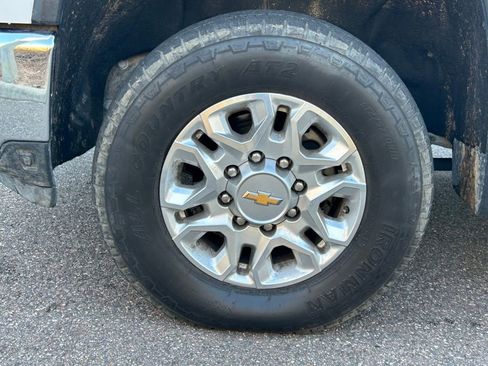 Used 2024 Chevrolet Silverado 2500 LT image 30