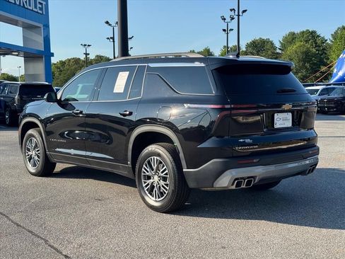 Used 2026 Chevrolet Traverse LT FWD image 5
